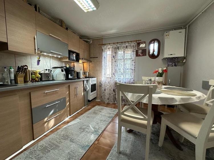 Vand apartament cu 2 camere, decomandat, la etajul 1, 52mp + 8 mp balcon - 2