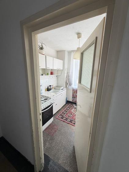 Inchiriez apartament 2 camere et. 1 - 4