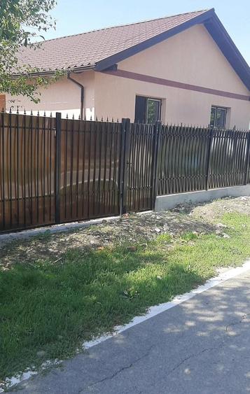 Proprietar vand casa constructie noua an 2024 pe un teren de 700 de m .Zona Ronat suprafata utila 90 - 4