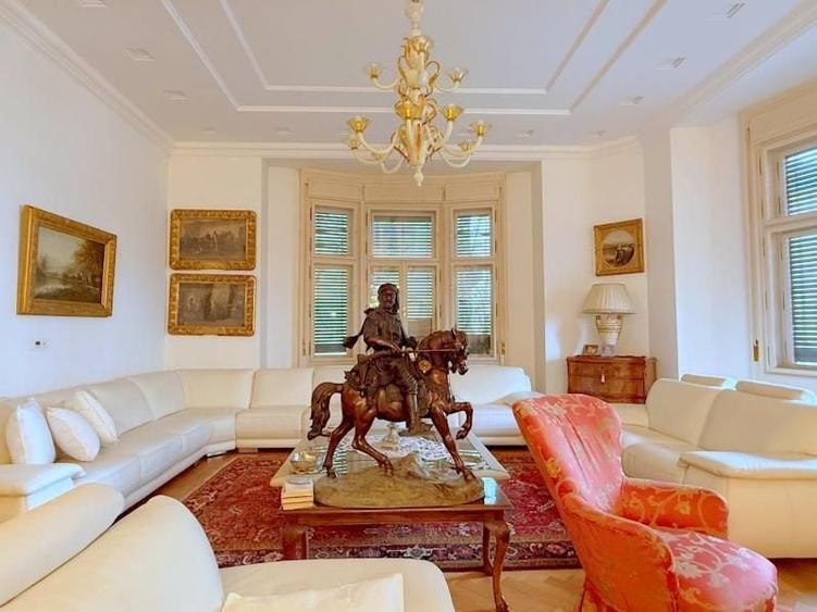 Reședință statement în Piața Victoriei - 5