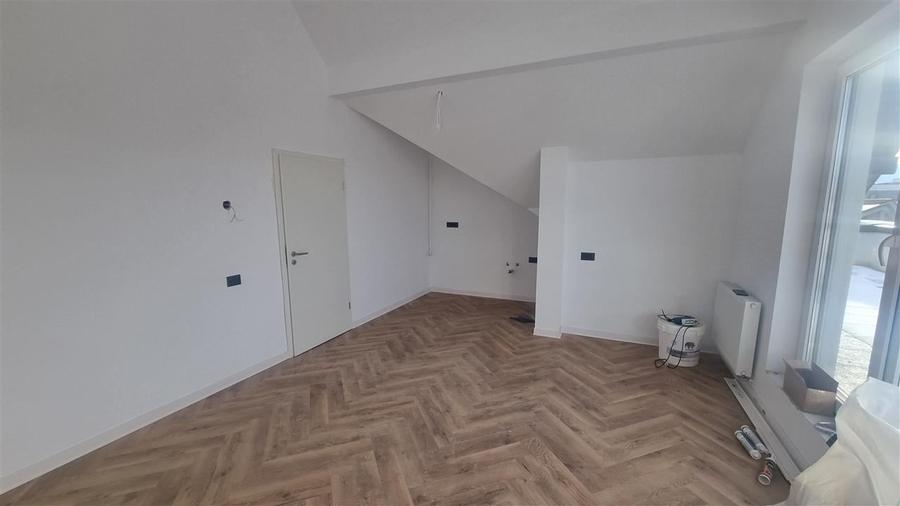 Penthouse de 3 camere zona Tractorul - 9