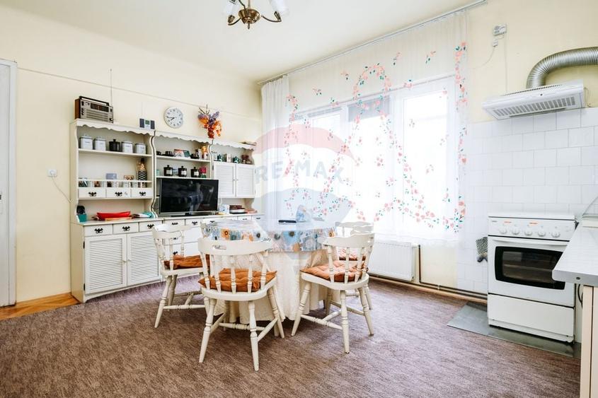 Apartament spatios cu gradina proprie intr-o vila interbelica renovata - 24