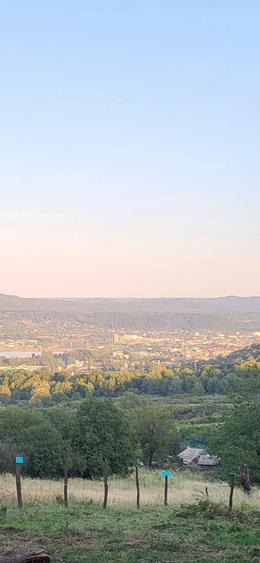 Teren de 2100 mp, în Dealul Malului