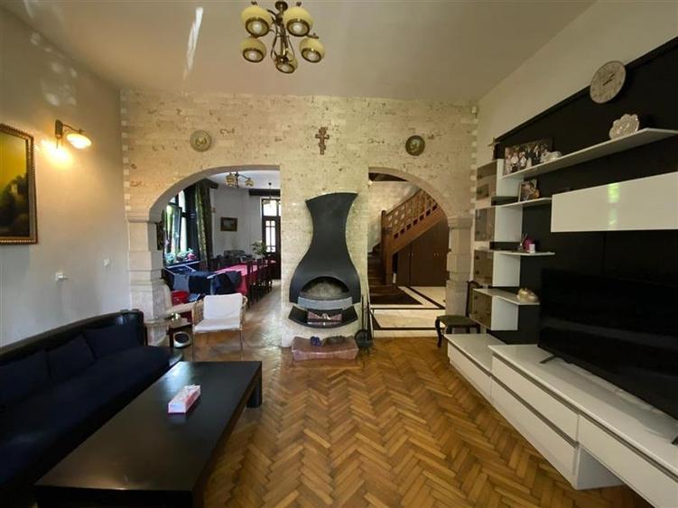 Vila brancoveneasca pretabila: birouri, clinica, ceainarie - 9