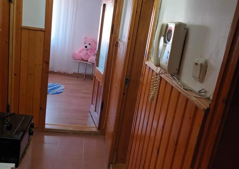 Inchiriez apartament 2 camere Pia?a Moldovei - 2