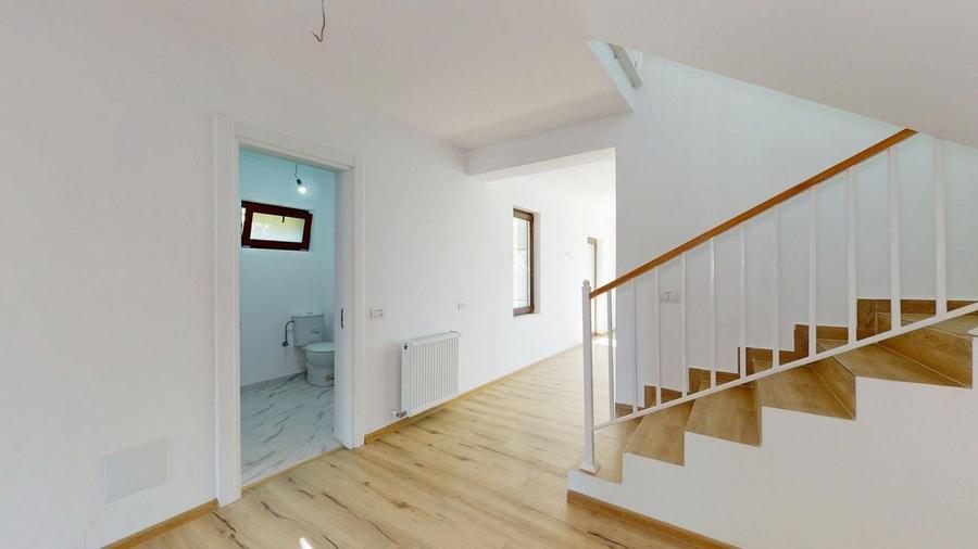 Casa Duplex cu 3 dorm.+ Dressing + Panouri Solare! Cu 2 intrari! - 2