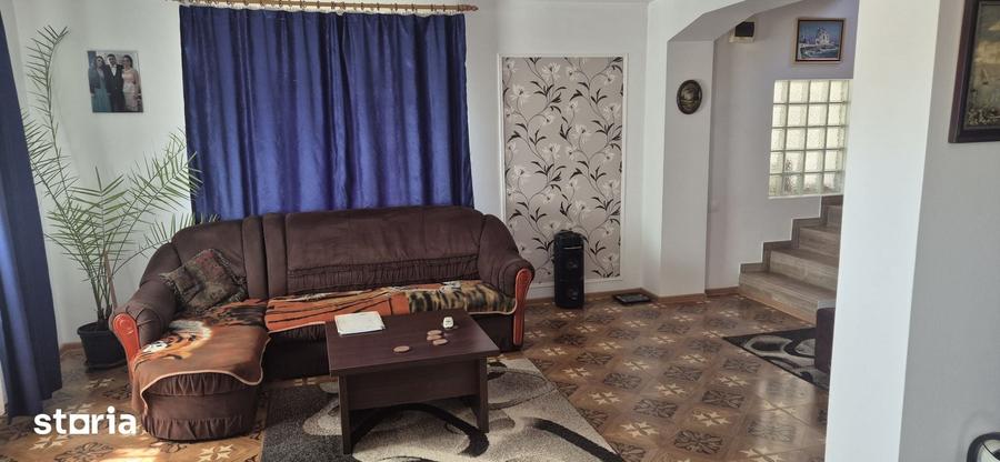 Casă cu 4 camere cu Teren 200 Mp în Valu lui Traian