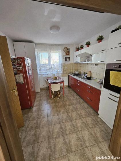 Casa 4 camere de vanzare cartierul Roua - 5