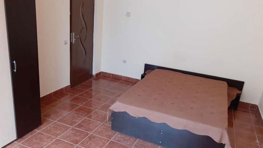 Inchiriez apartament strada Florilor - 10