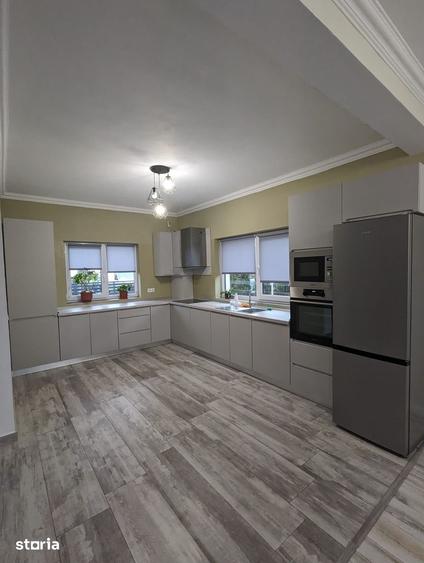 Casă cu 4 camere cu Teren 300 Mp în Central