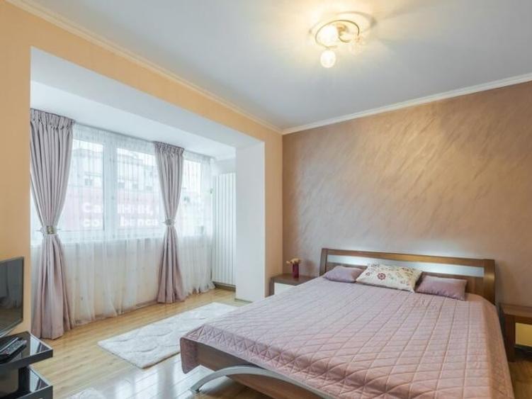 Apartament cu 3 camere decomandat în Universitate