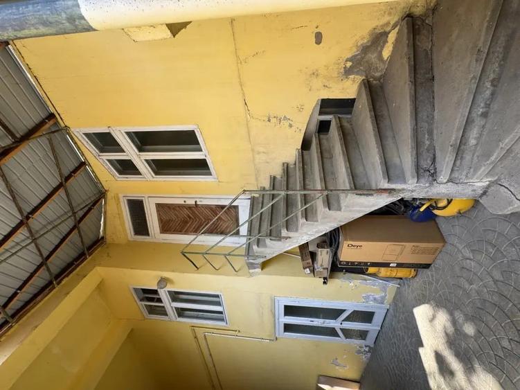 Casă cu 5 camere în Central