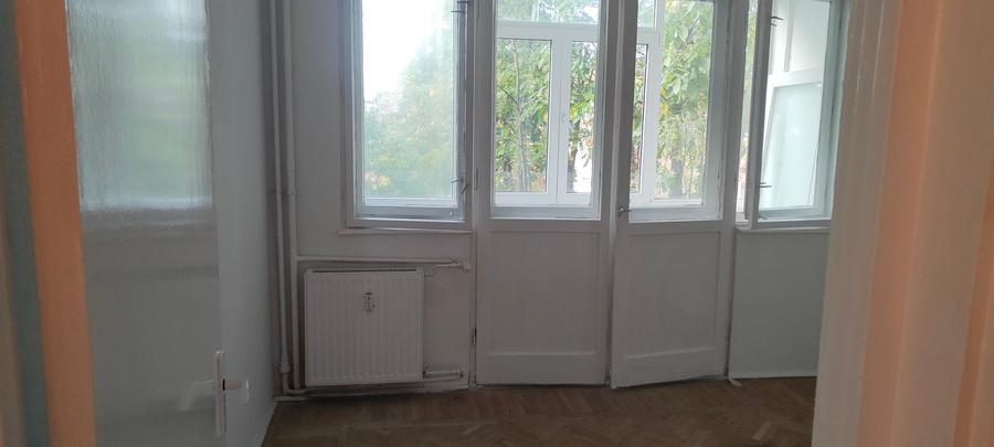 Apartament cu 3 camere semidecomandat în Nord