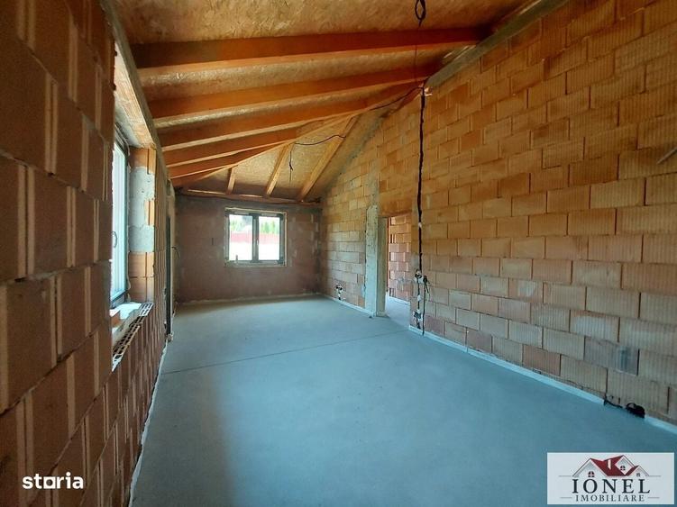 Casă cu 4 camere cu Teren 458 Mp în Cricău