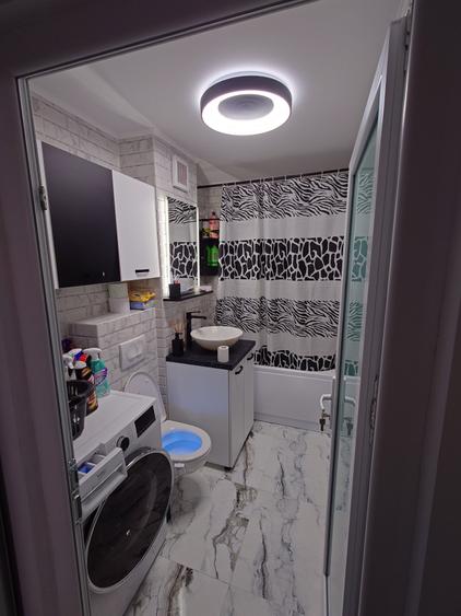 Apartament cu 2 camere decomandat în Micro 11