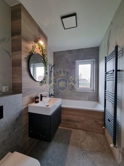 Apartament cu 3 camere decomandat în 13 Decembrie