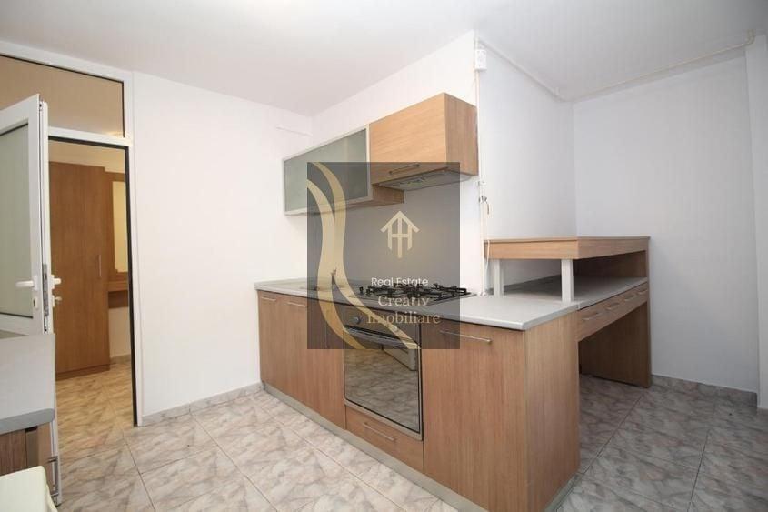 Apartament cu 3 camere decomandat în P-ța Muncii