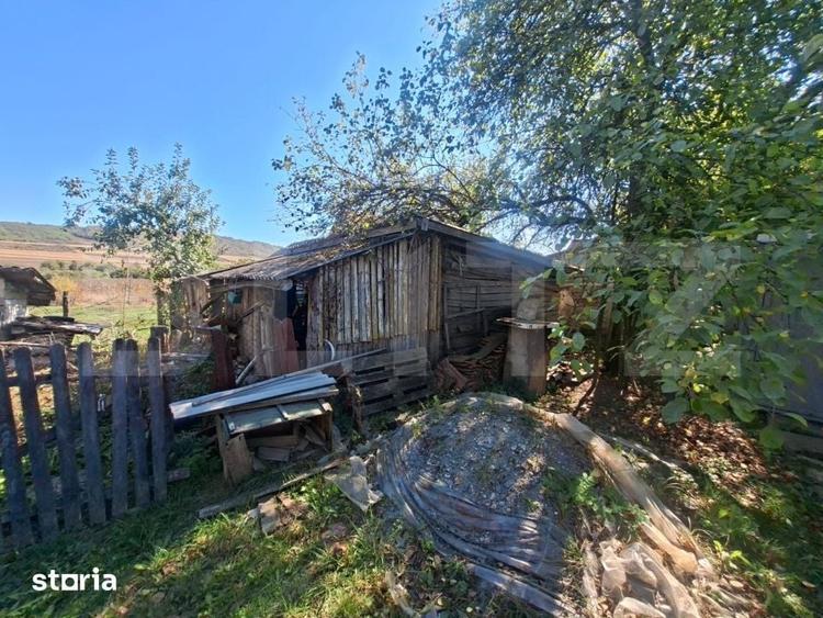 Casă cu 2 camere cu Teren 885 Mp în Acățari