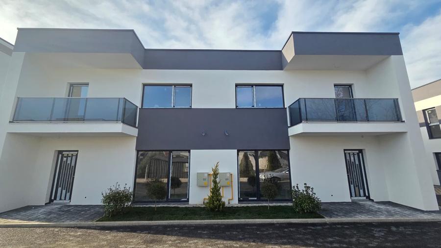 Duplex cu 5 camere cu Canalizare în Florești
