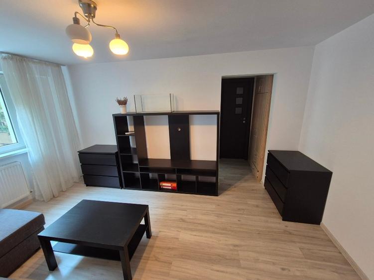 Apartament cu 2 camere semidecomandat, mobilat în Pantelimon