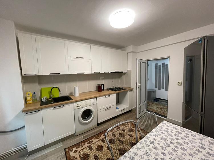Apartament cu 3 camere decomandat, mobilat în Păcurari