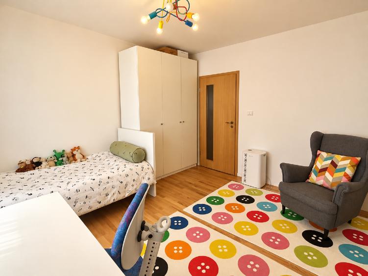 Apartament cu 3 camere decomandat, mobilat în Torontalului