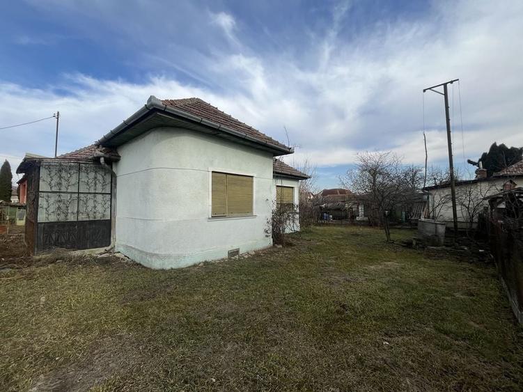 Casă cu 4 camere în Dosu Bricii