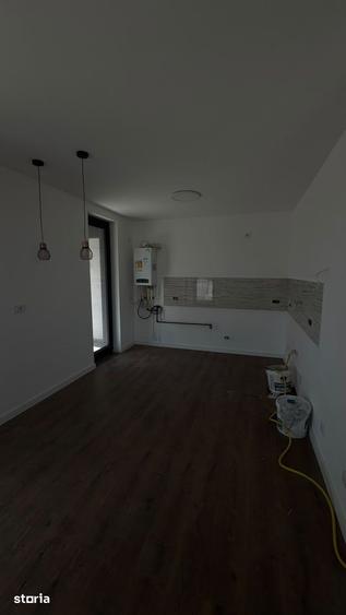 Casă cu 5 camere cu Teren 400 Mp în Tolstoi