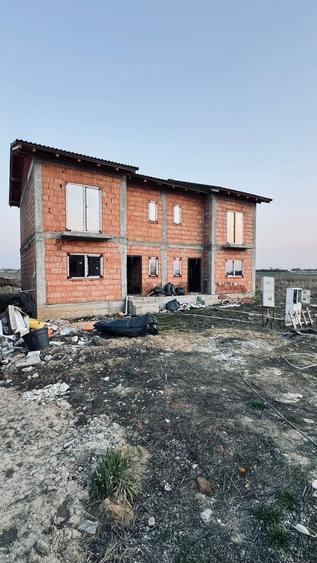 Duplex cu 4 camere cu Teren 357 Mp în Moșnița Nouă