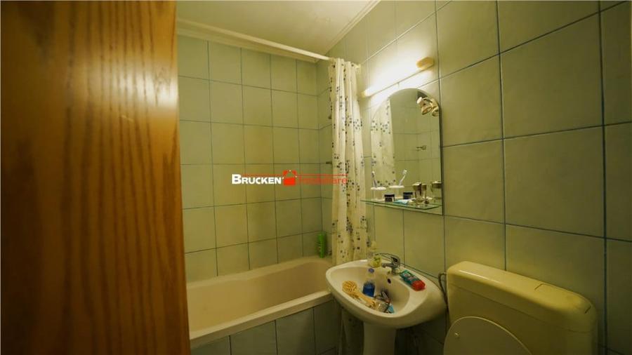 Apartament cu 4 camere decomandat în Rogerius