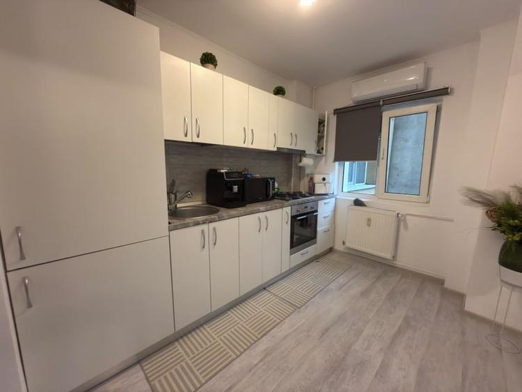Apartament cu 2 camere decomandat, mobilat în Republicii