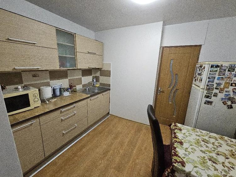 Apartament cu 3 camere decomandat în Soarelui