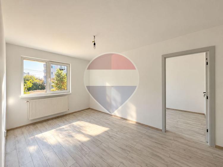 Apartament cu 3 camere semidecomandat în Central