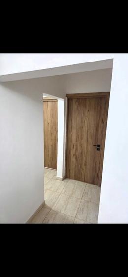 Apartament cu 3 camere decomandat în Eremia