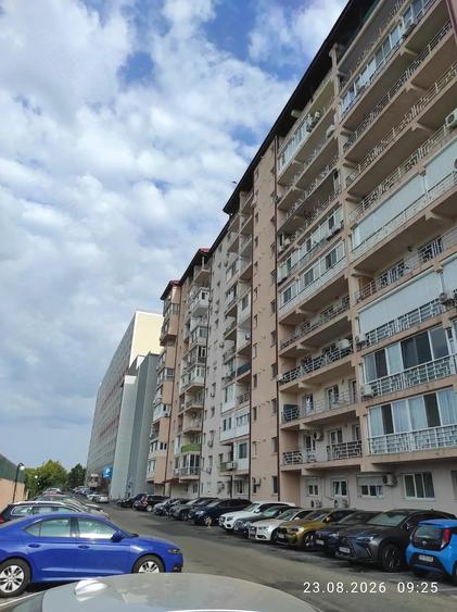 Apartament cu 3 camere decomandat în Dristor