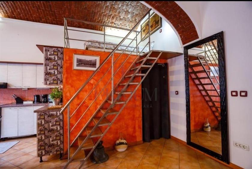 Apartament cu 2 camere semidecomandat, mobilat în Central