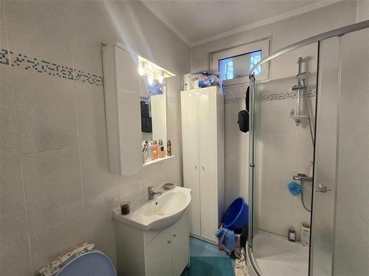 Apartament cu 2 camere semidecomandat, mobilat în 1 Mai