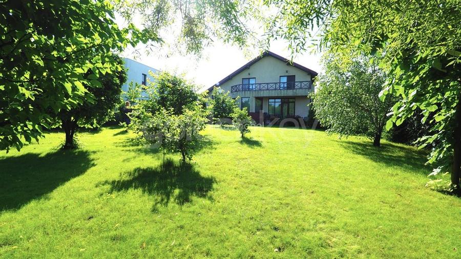 Vila cu 6 camere | gradina atent amenajata | garaj