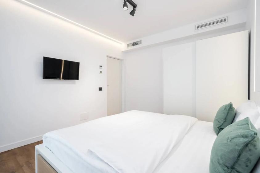 The Crib #8 -  2 Room Apartment - Underground Parking Included - 10