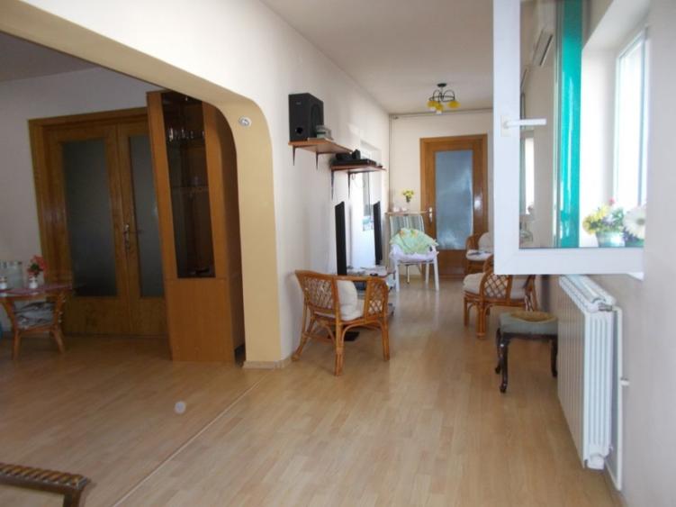 IDEAL AFACERE ,de locuit ,comercial,3 incaperi separate, 3grupuri sanitare gaze. - 1