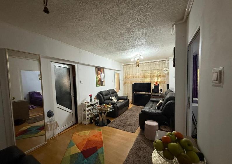 Apartament cu 2 camere,etaj 3, zona Ulpia - 12