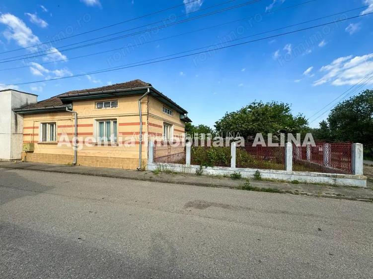 Casa si teren 858mp in Simeria Veche, zona centrala, Jud. Hunedoara. Casa si teren 858mp in Simeria Veche, zona centrala, Jud. Hunedoara.
