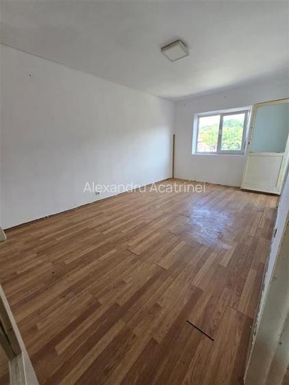 Pacurari Str. Toma Cozma, 3 camere decomandat, 2 balcoane si geam la baie. Pacurari Str. Toma Cozma, 3 camere decomandat, 2 balcoane si geam la baie.