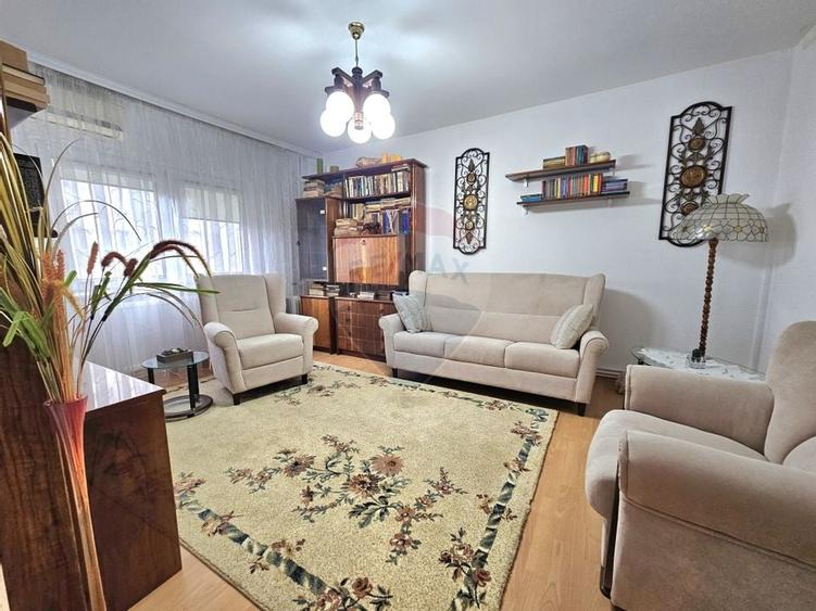 Apartament cu 4 camere de vanzare în zona Eliberarii - 2