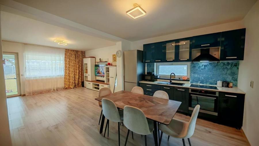 Casa 4 camere, cartier Izvor, oras Brasov - 1