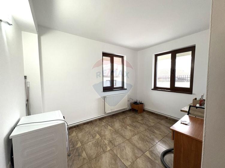 Casă / Vilă cu 5 camere de închiriat în zona Palazu Mare - 17