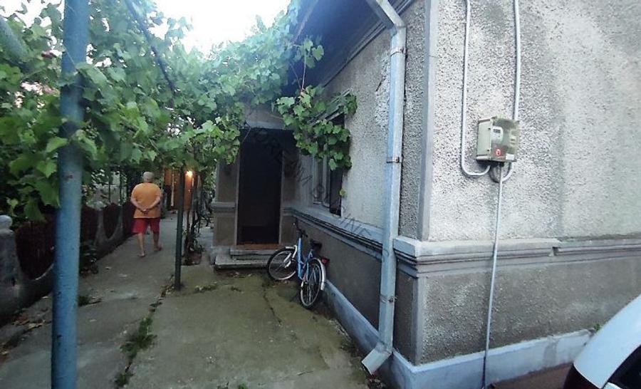 Bucurestii Noi -Bazilescu , de vanzare teren 452 mp cu constructii demolabile . - 4