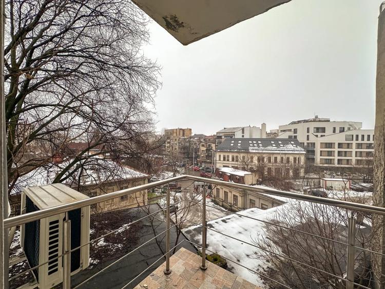 La doi pasi de Universitate - nu doar un birou ci un statut - 16