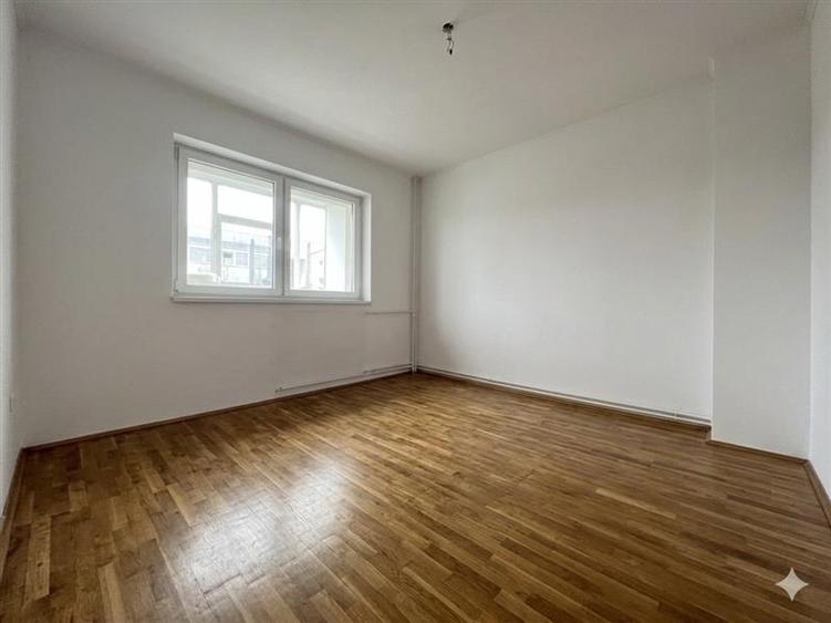 Apartament cu 3 camere decomandat, situat în zona Nicolina 2 – prima parte - 2