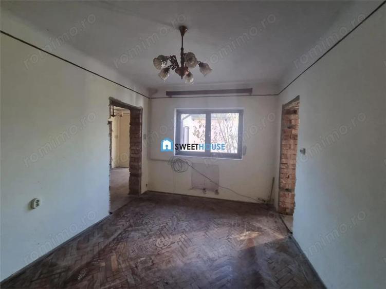 Casa de vanzare cu 4 camere si anexe in Fagaras. - 11